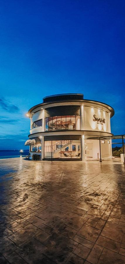 BW Suite Belitung Tanjung Pandan Exterior photo